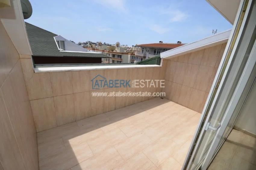 Spacious penthouse in a prestigious area from the owner 36 