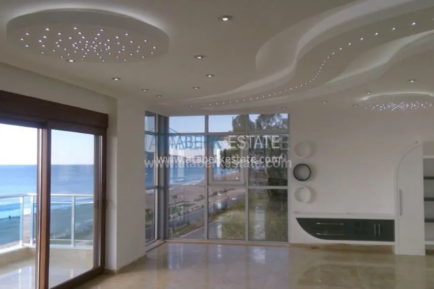 Просторные квартиры на первой береговой линии в новом комплексе 12 