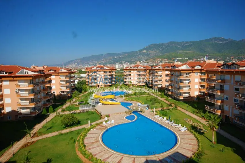 Green complex with a large territory in Oba 1