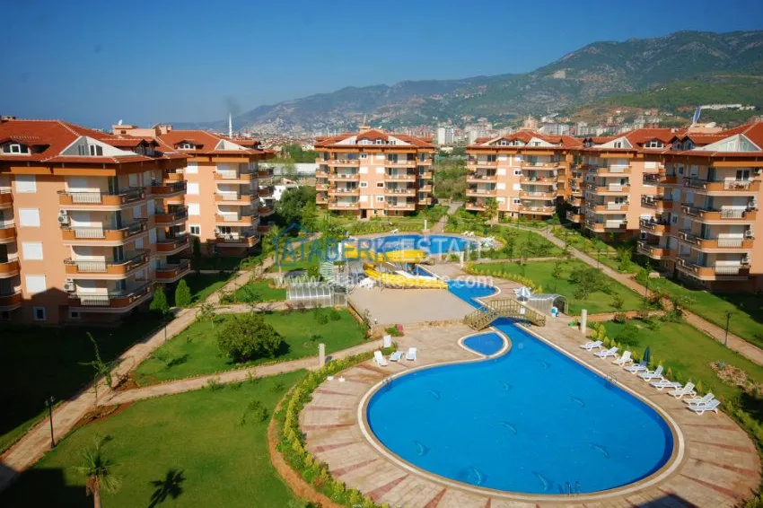 Green complex with a large territory in Oba 6