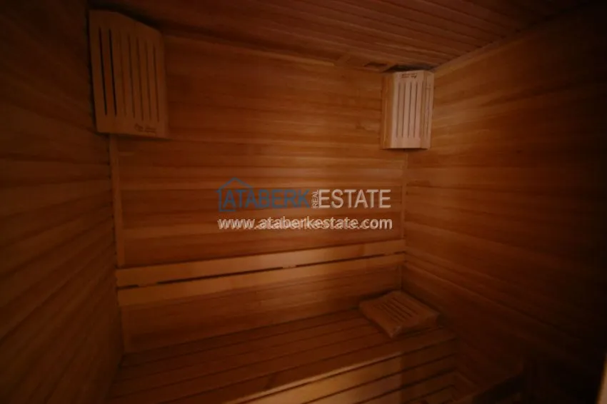 Green complex with a large territory in Oba 9