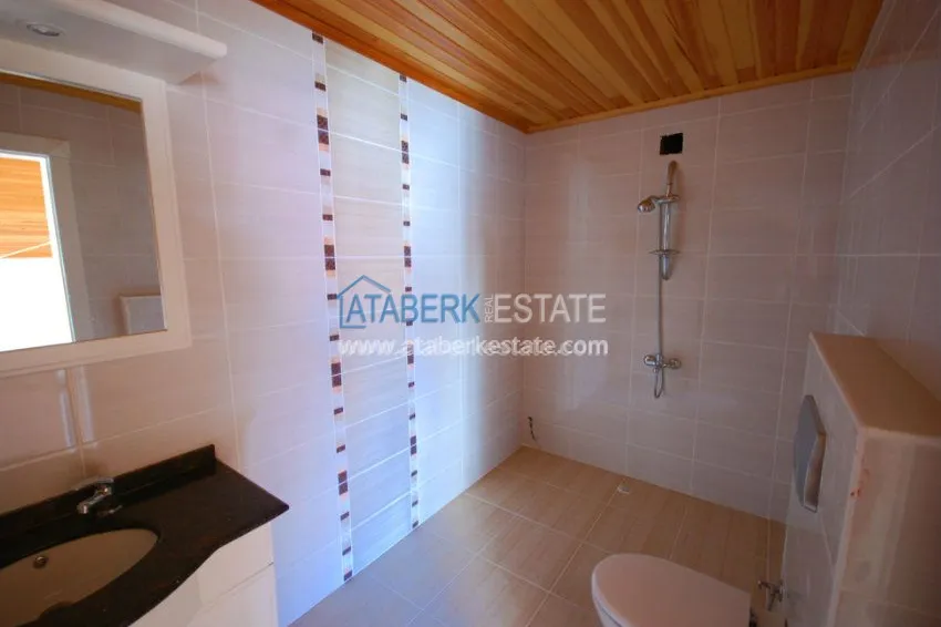 Green complex with a large territory in Oba 11