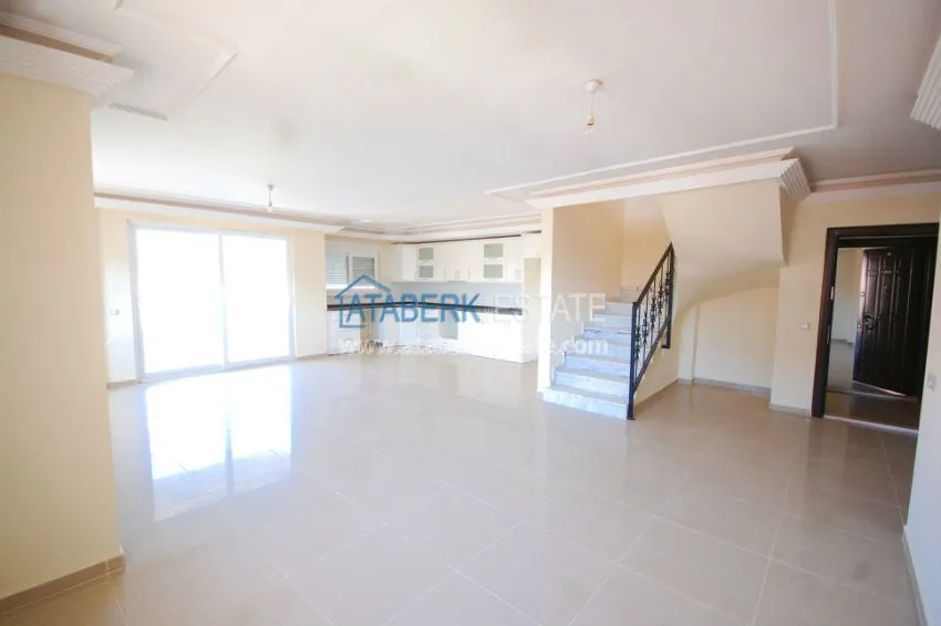 Green complex with a large territory in Oba 13