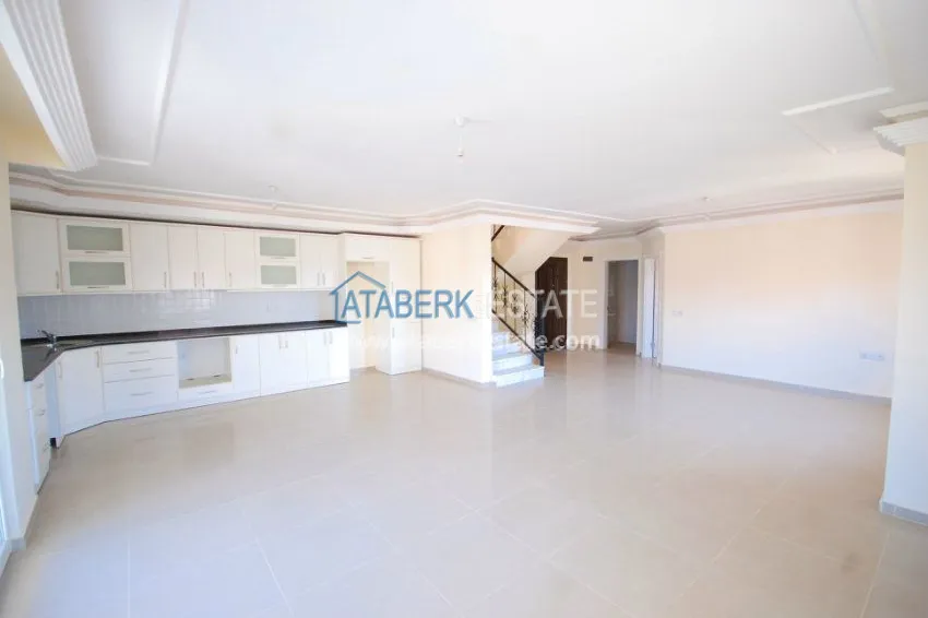 Green complex with a large territory in Oba 18