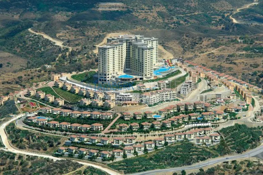 Rent a penthouse in the famous 5 star complex in Gold City 1 