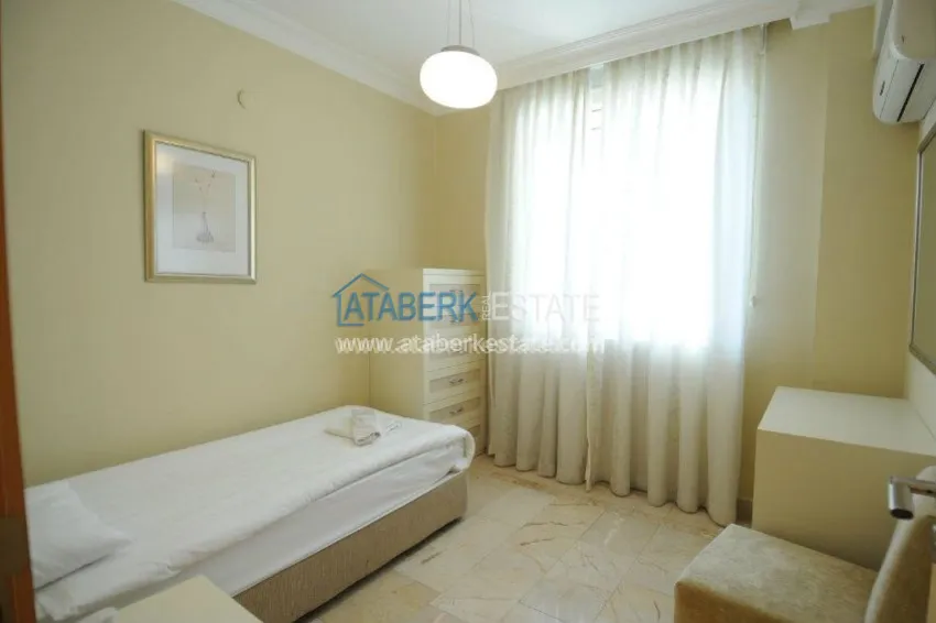 Апартаменты с тремя спальнями в Голд Сити. 5 