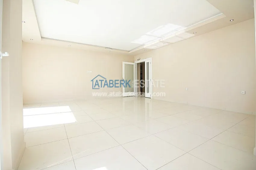 Четырехкомнатные апартаменты в районе Махмутлар 11 