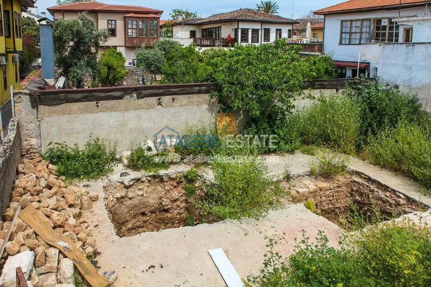 Land with a hotel or complex project in the historic center of Antalya 4