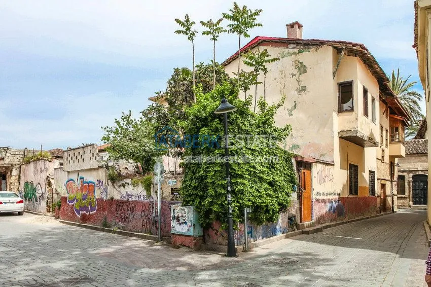 Land with a hotel or complex project in the historic center of Antalya 5