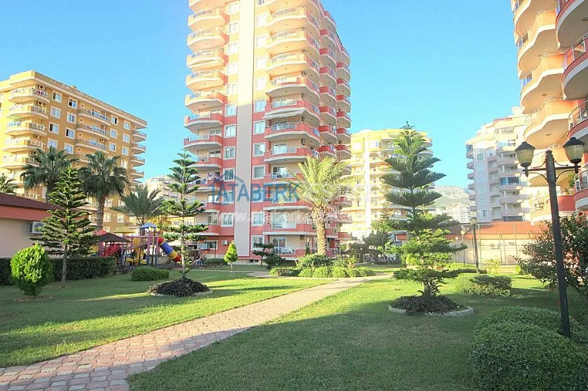 Furnished beachfront 2+1 apartment in Mahmutlar 12 