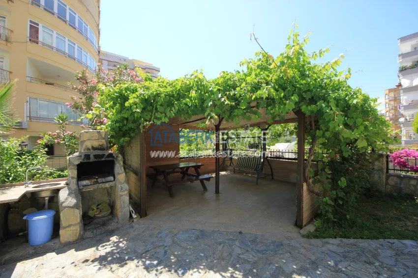 Spacious 2+1 apartment in Mahmutlar 10 