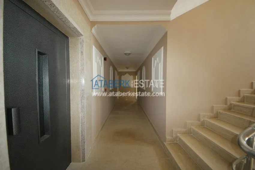 Spacious 2+1 apartment in Mahmutlar 19 