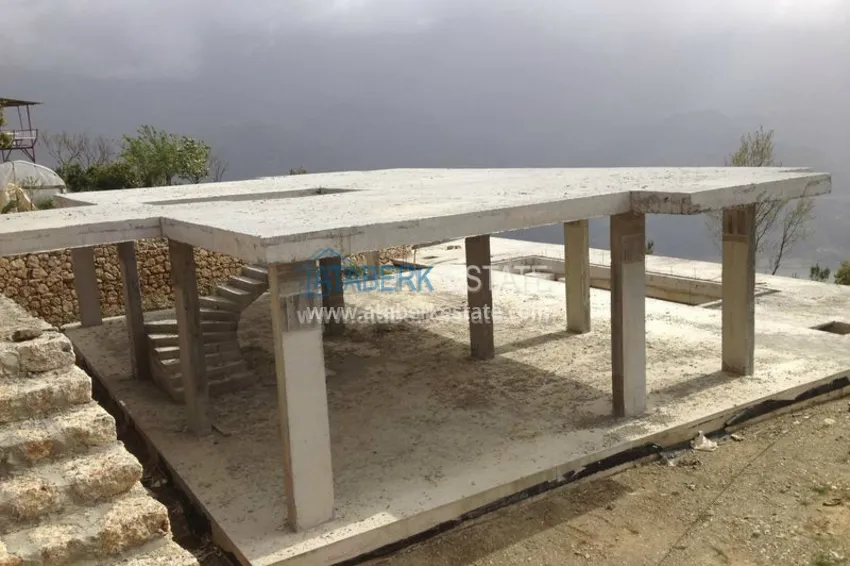 Особняк на этапе строительства у горной реки Дымчай 16