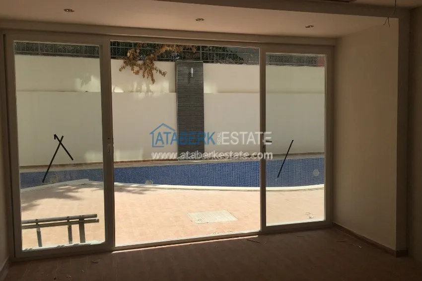 Complex within walking distance from Cleopatra Beach 4 