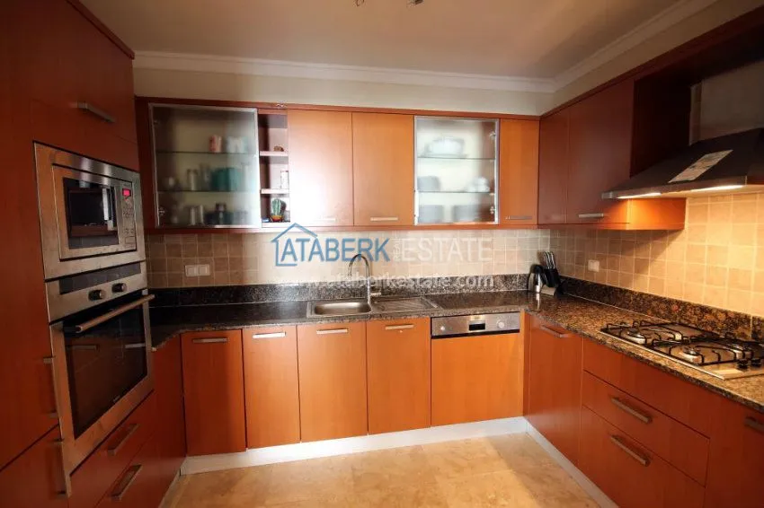 Просторная квартира для большой семьи в жилом комплексе 20 