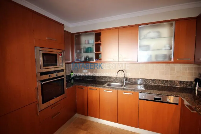 Просторная квартира для большой семьи в жилом комплексе 21 