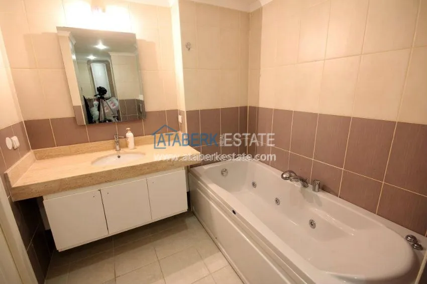 Просторная квартира для большой семьи в жилом комплексе 25 