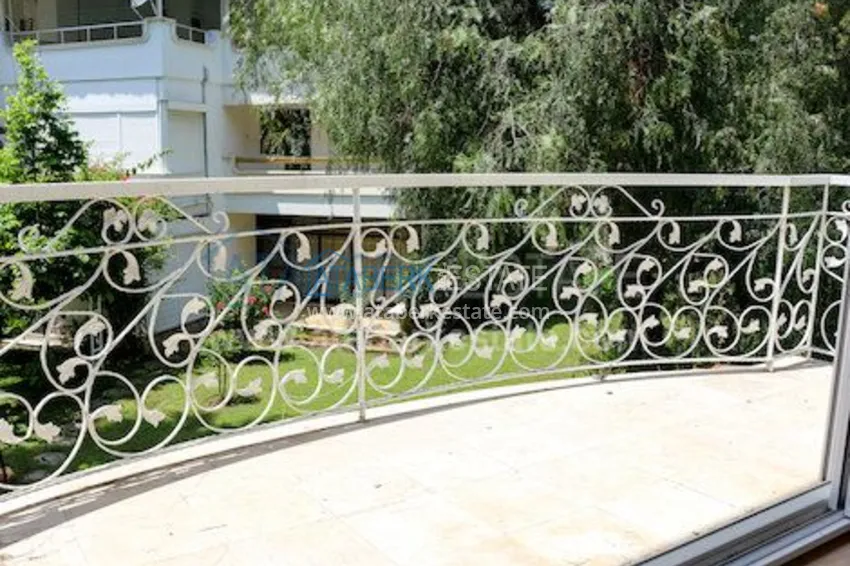 Complex of townhouses on the Mediterranean coast at a low price! 8 