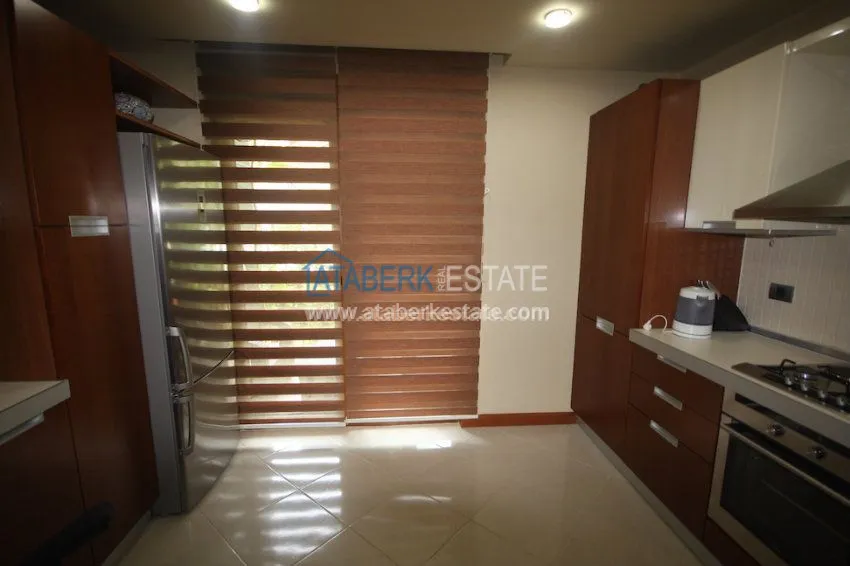 Квартира 2+1 в элитном комплексе Сельчуклу Конаклары 14 