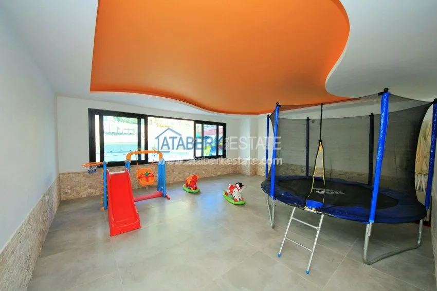 One-bedroom apartment in a complex with an indoor pool in Kargicak 22 