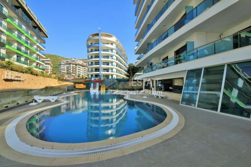 One-bedroom apartment in a complex with an indoor pool in Kargicak 23 