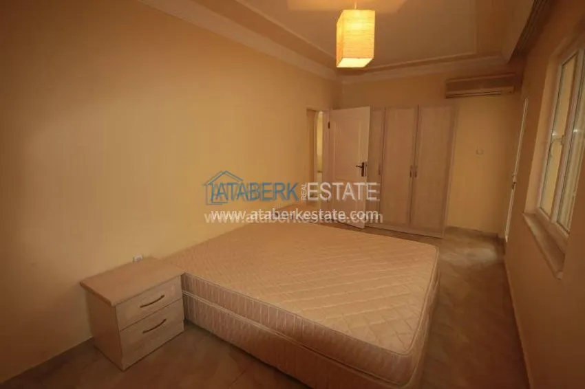 Недорогое предложение просторной трехкомнатной квартиры в самом центре популярного района Махмутлар 12 