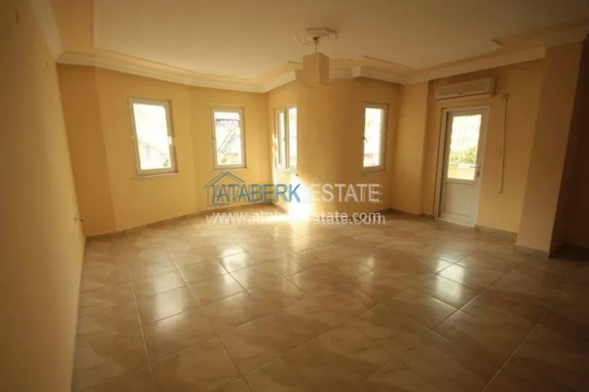 Недорогое предложение просторной трехкомнатной квартиры в самом центре популярного района Махмутлар 19 