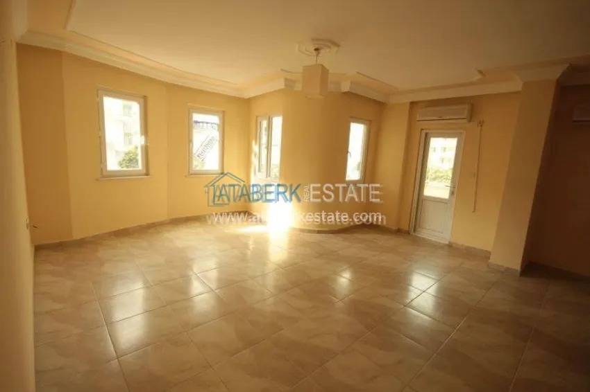 Недорогое предложение просторной трехкомнатной квартиры в самом центре популярного района Махмутлар 20 