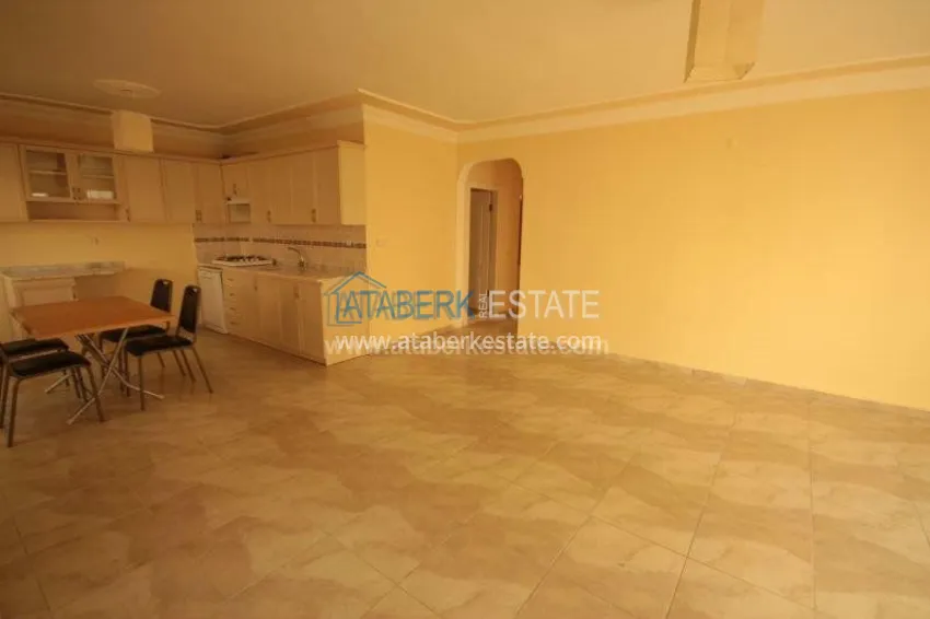 Недорогое предложение просторной трехкомнатной квартиры в самом центре популярного района Махмутлар 23 