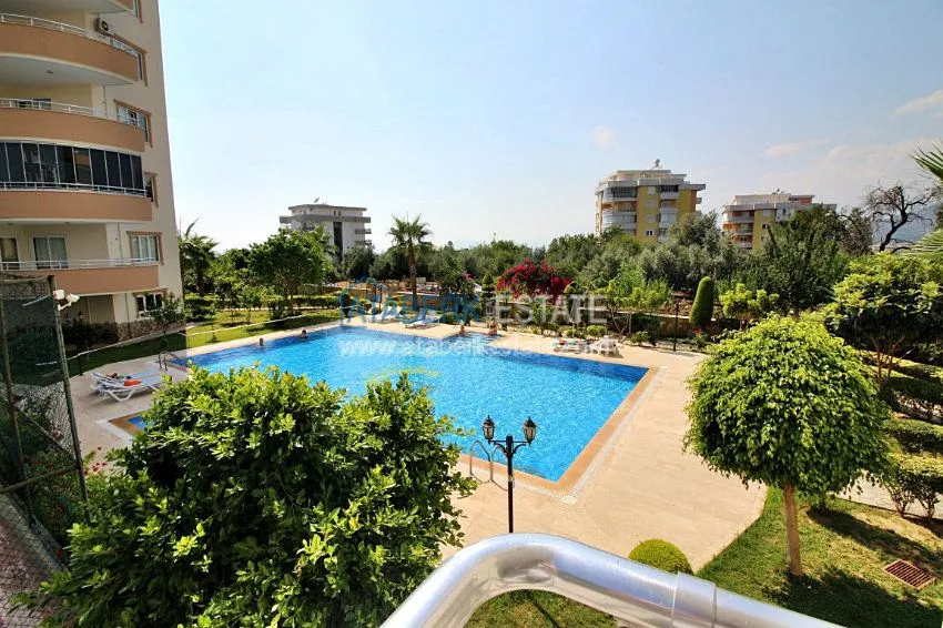 Трехкомнатная квартира в районе Махмутлар. 25 