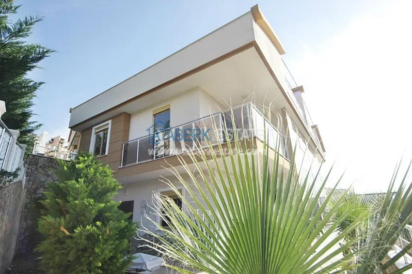 Villa with stunning views in Kargicak 1 