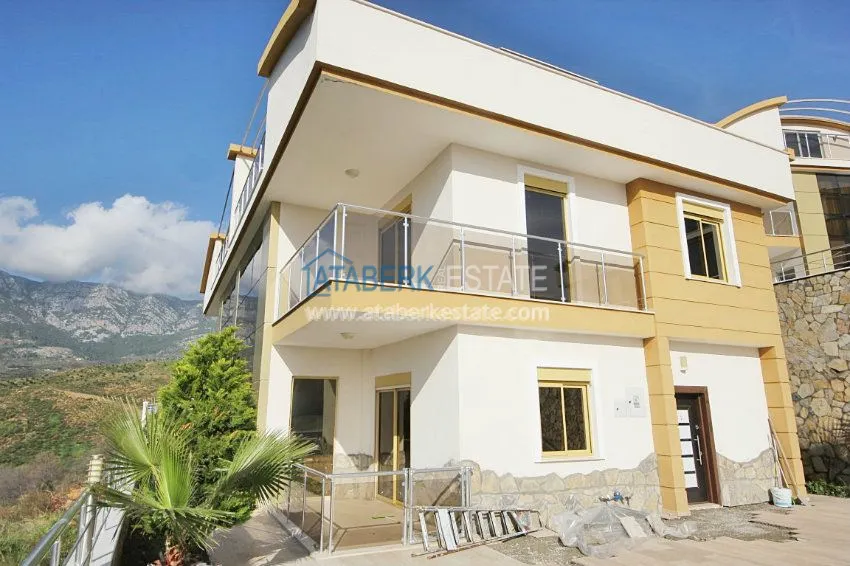 Villa with stunning views in Kargicak 3 