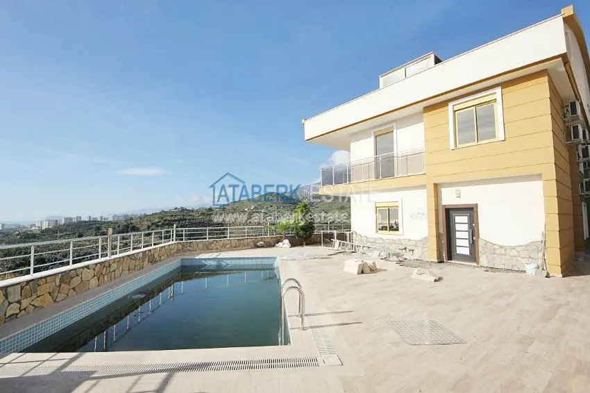 Villa with stunning views in Kargicak 4 