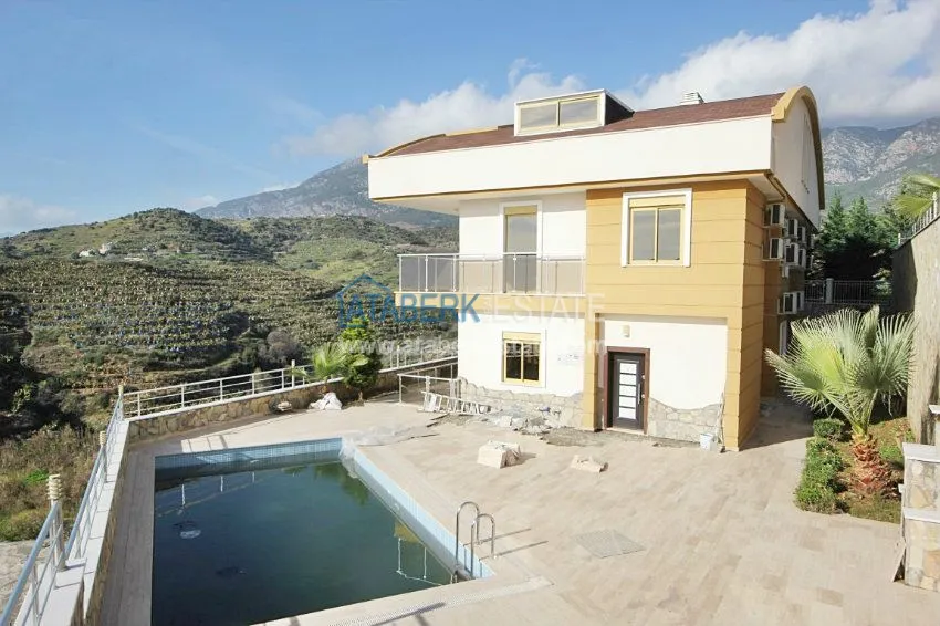 Villa with stunning views in Kargicak 7 
