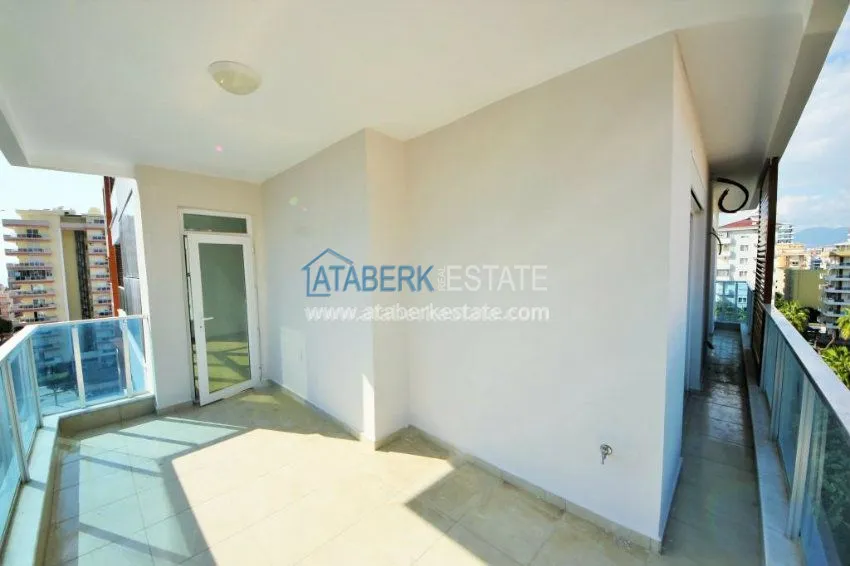 Трехкомнатная квартира в районе Махмутлар. 28 