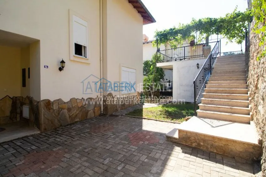 Detached villa with pool and garden from the owner 5 