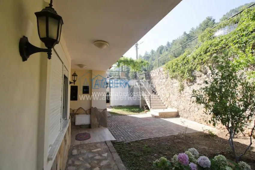 Detached villa with pool and garden from the owner 6 