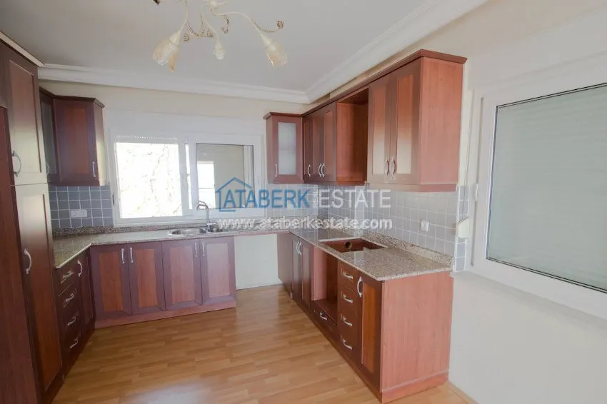 Detached villa with pool and garden from the owner 12 