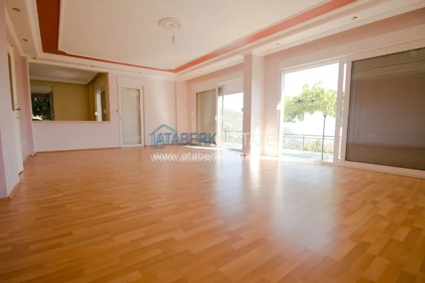 Detached villa with pool and garden from the owner 15 