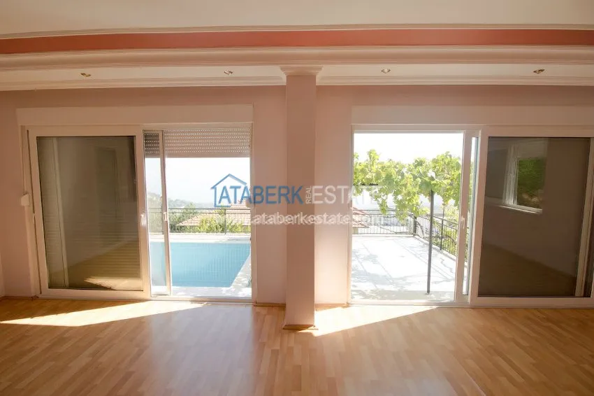 Detached villa with pool and garden from the owner 16 