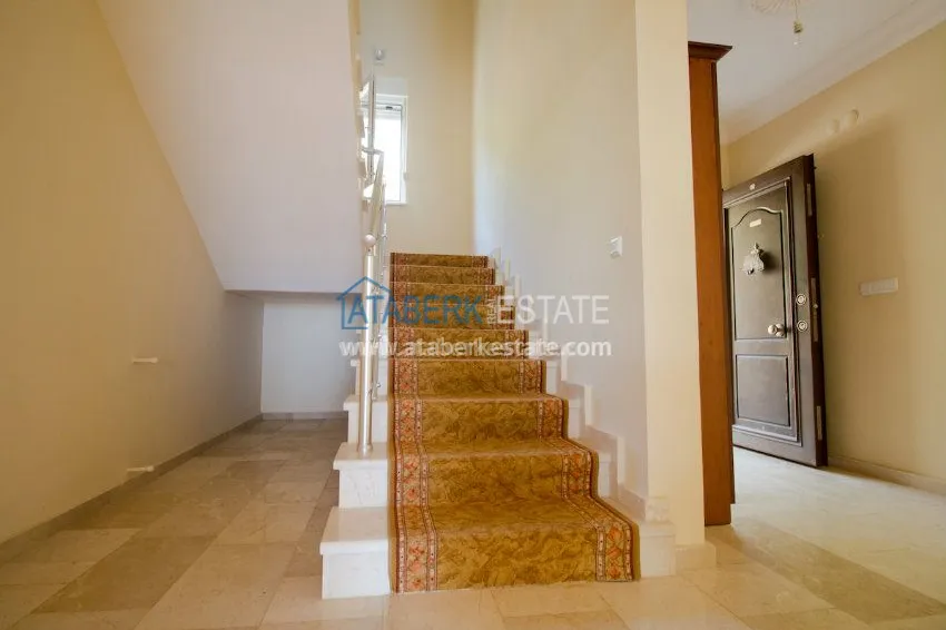 Detached villa with pool and garden from the owner 19 