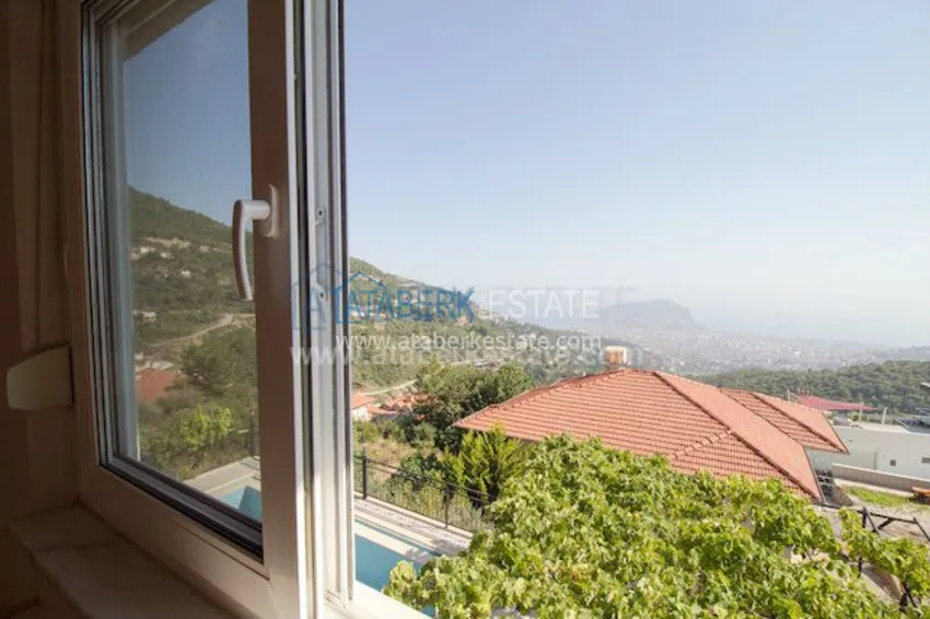 Detached villa with pool and garden from the owner 28 