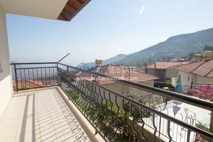 Detached villa with pool and garden from the owner 29 