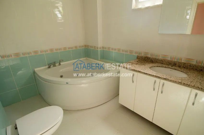 Detached villa with pool and garden from the owner 31 