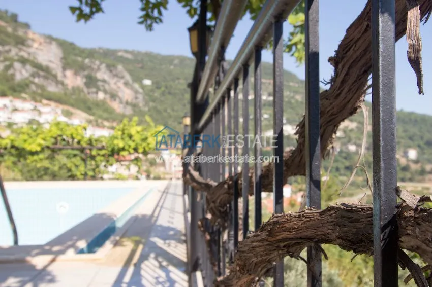 Detached villa with pool and garden from the owner 38 