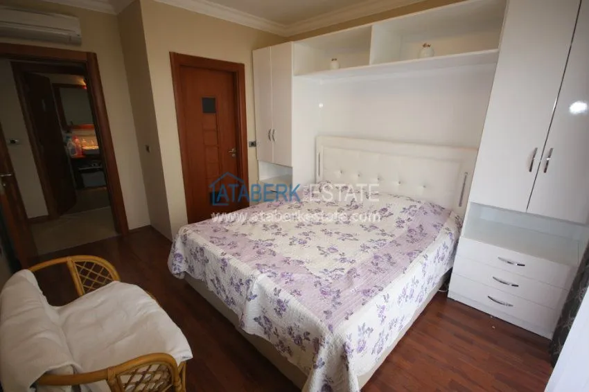 Четырехкомнатная квартира от собственника в элитном комплексе Сельджуклу Конаклары 22 