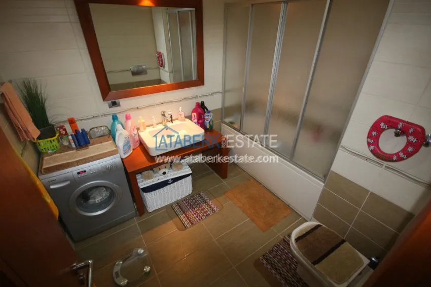 Четырехкомнатная квартира от собственника в элитном комплексе Сельджуклу Конаклары 24 