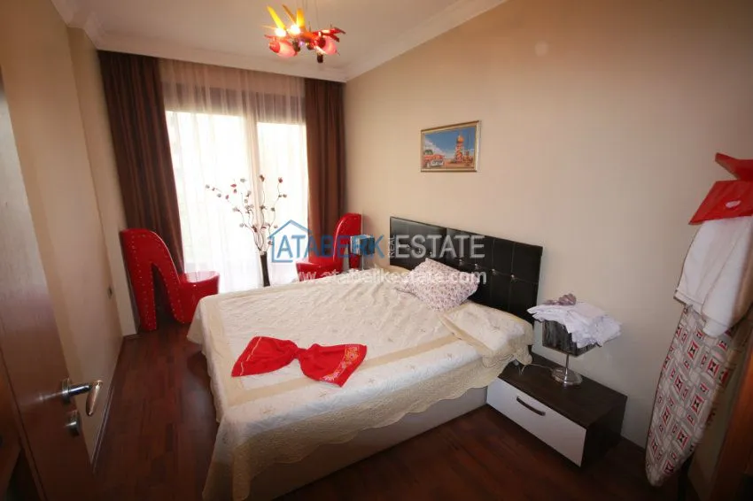 Четырехкомнатная квартира от собственника в элитном комплексе Сельджуклу Конаклары 25 