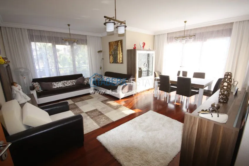 Четырехкомнатная квартира от собственника в элитном комплексе Сельджуклу Конаклары 27 