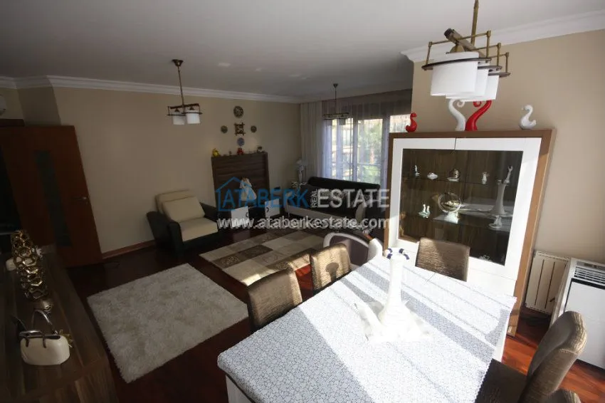 Четырехкомнатная квартира от собственника в элитном комплексе Сельджуклу Конаклары 28 